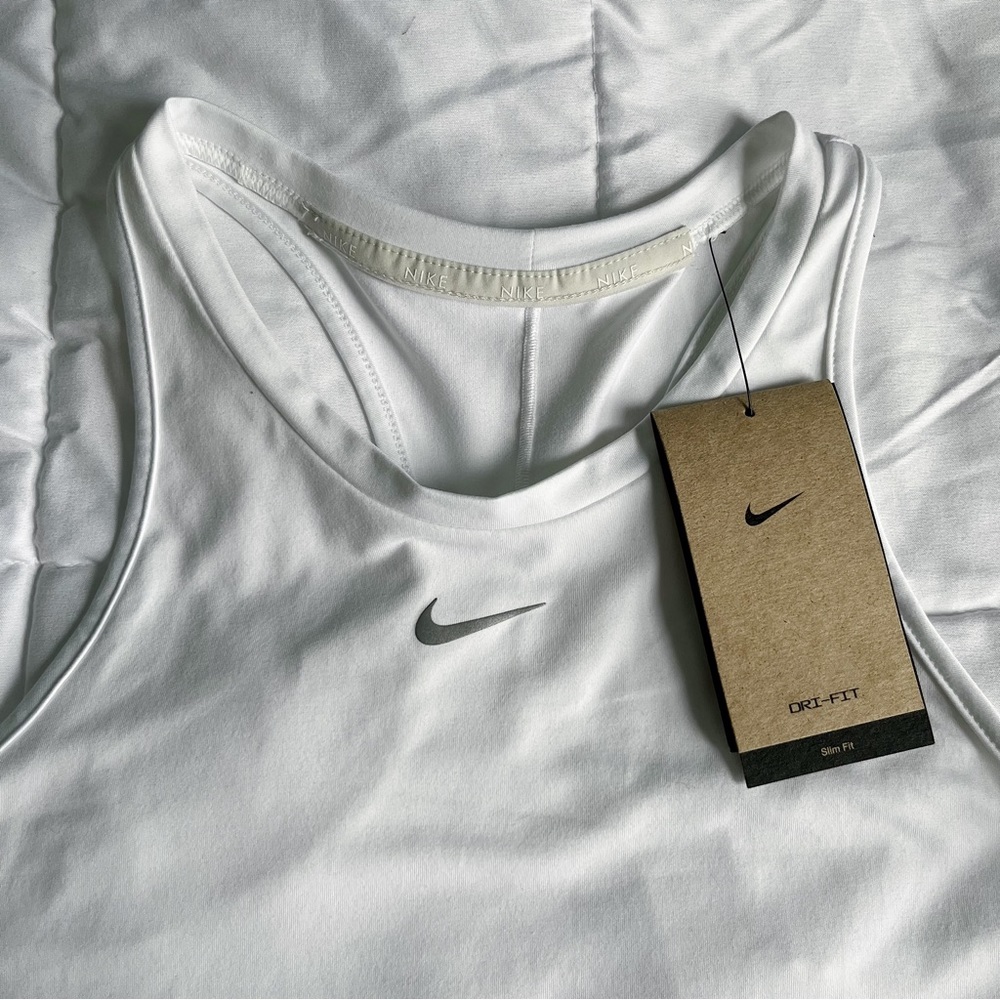 NWT NIKE CENTER LOGO TANK